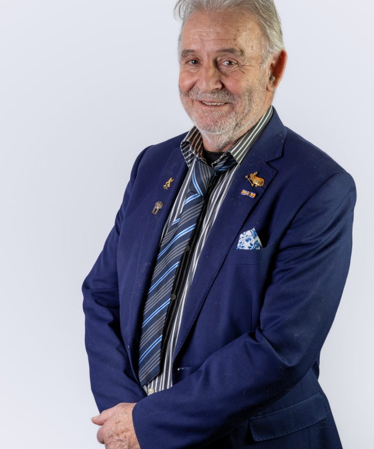 25. Bertie van den Heuvel